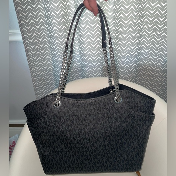 New with tags Michael Kors Jet Set Travel Bag - Picture 2 of 5